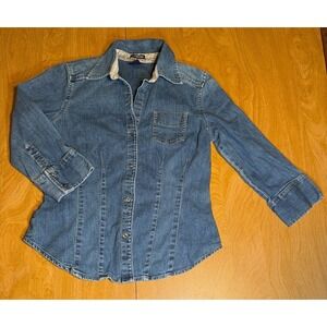 Vintage Y2K Gap jean button up shirt.  Darts for a flattering form fit.  Size Sm